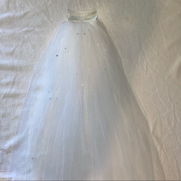 Fingertip Veil with Rhinestone and Pearl Detail main image 6